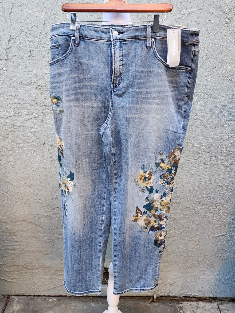 NWT Chico's Embroidered Floral Ankle Jeans Light Wash Denim Botanical 3R/16